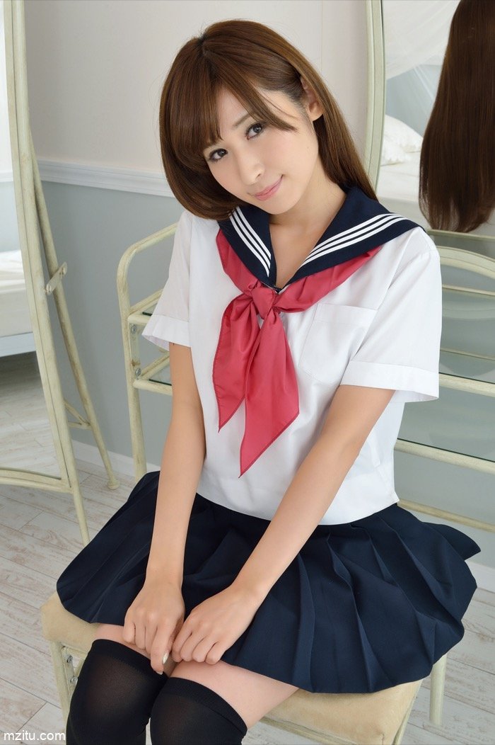 日本校花真甜美，教室撩裙诱人鼻血(29)