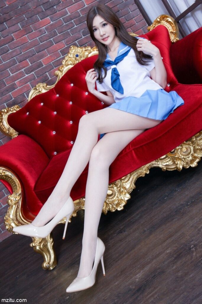 成熟迷人的美少妇，美腿纤细白皙真性感-影集库