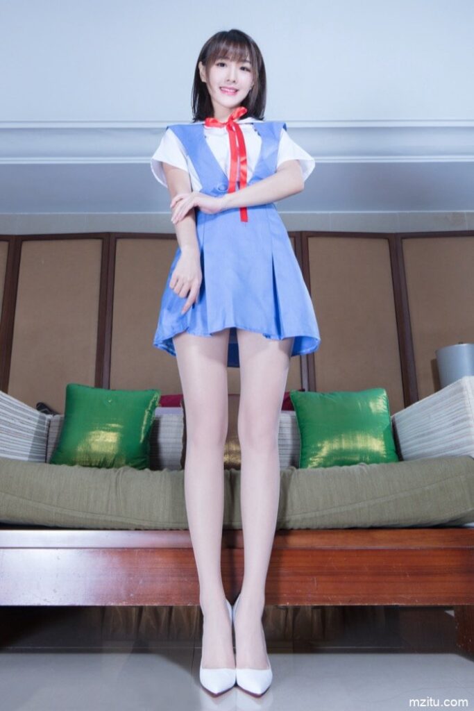 台湾妹子好甜美，一双大白腿让人移不开眼！-影集库