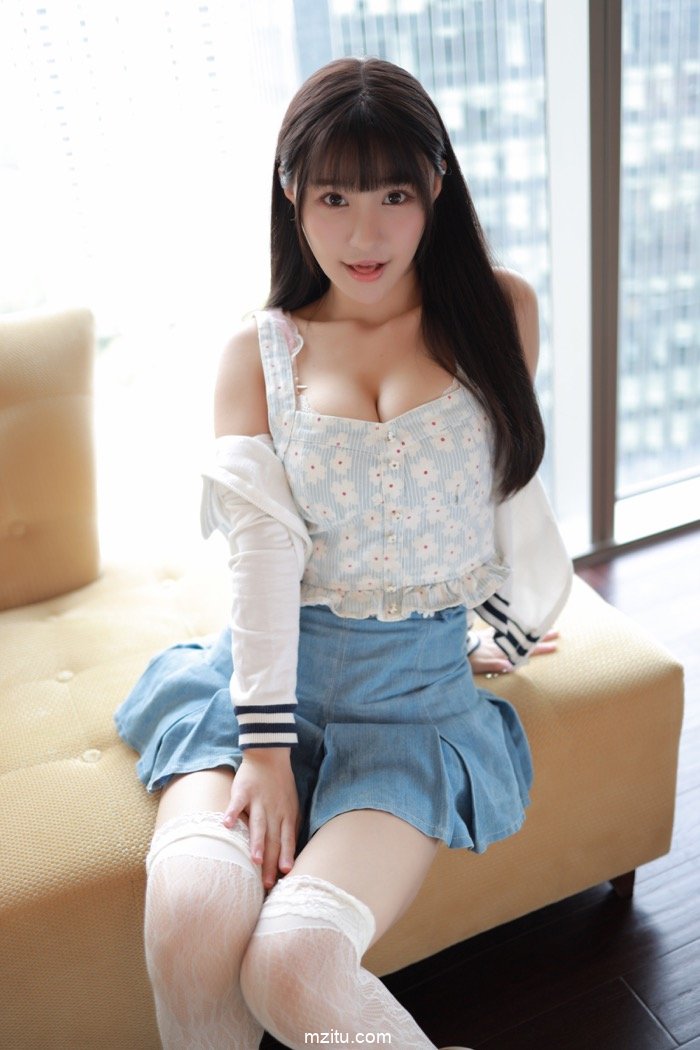 性感少女朱可儿上演短裙诱惑，露出肥臀引人后入(9)
