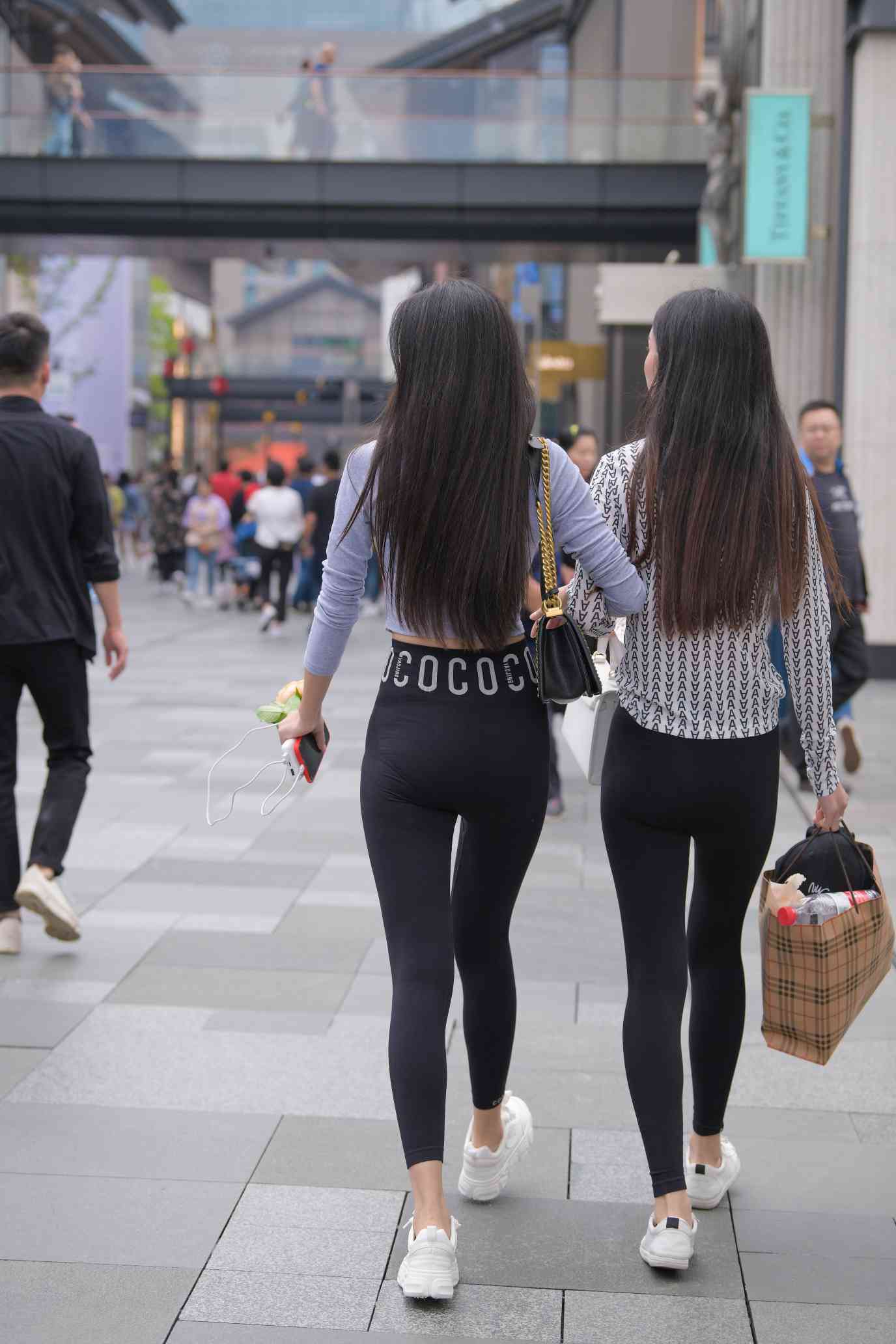 图片[3]-【免费】逛街的两个瑜伽裤姑娘【40P】04030-影集库