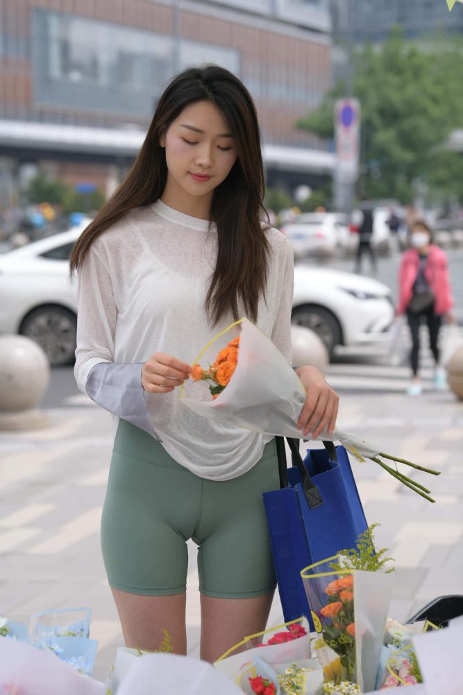 路边买花的白衣长发姑娘【884P】J5726-影集库