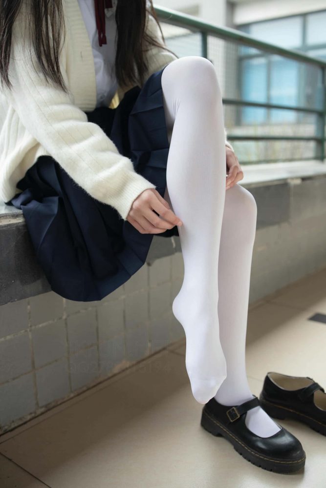 甜美可人的白丝姑娘【127P】J2555-影集库