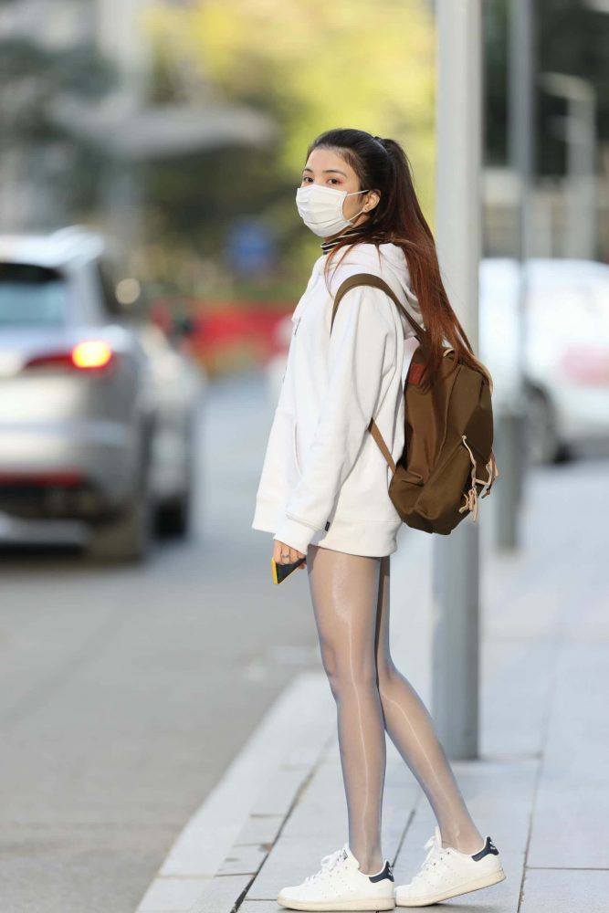 偶遇路边清纯的油亮丝袜少女【205P】J2262-影集库