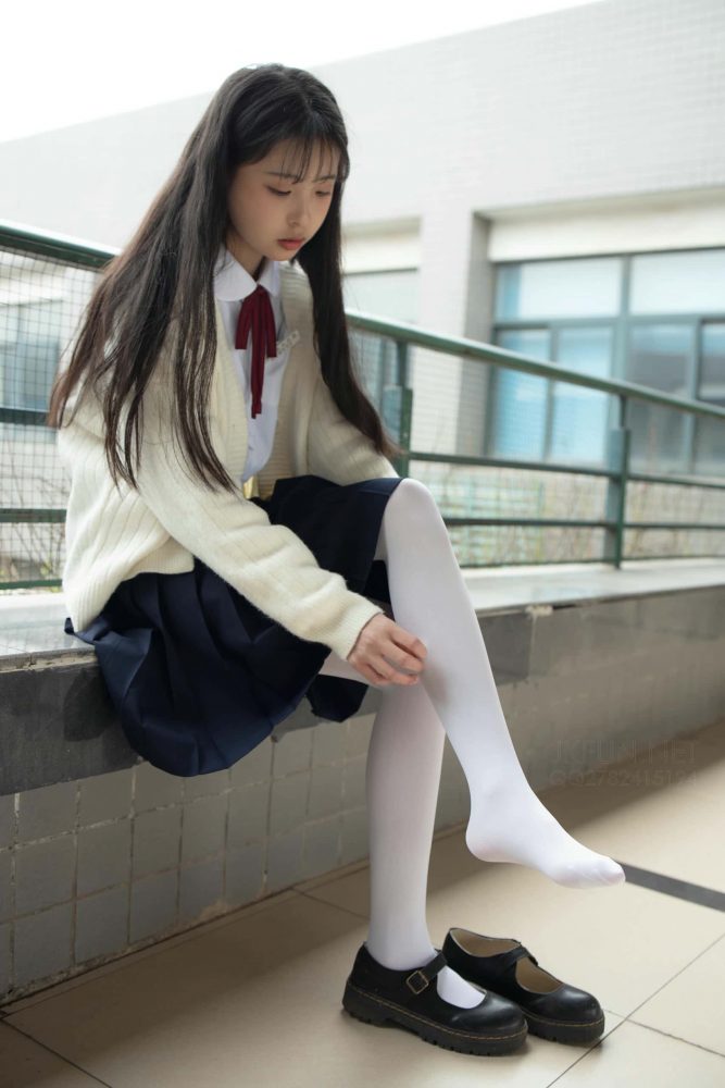 甜美可人的白丝姑娘【127P】J2555-影集库