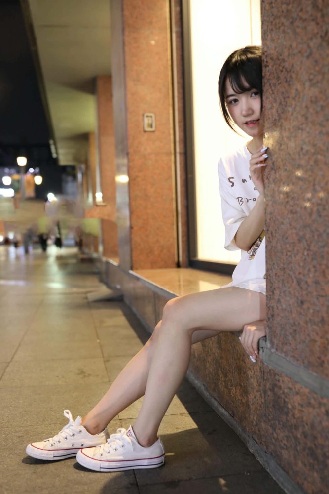KTV里唱歌的长腿帆布鞋女孩【102P】J2002-影集库