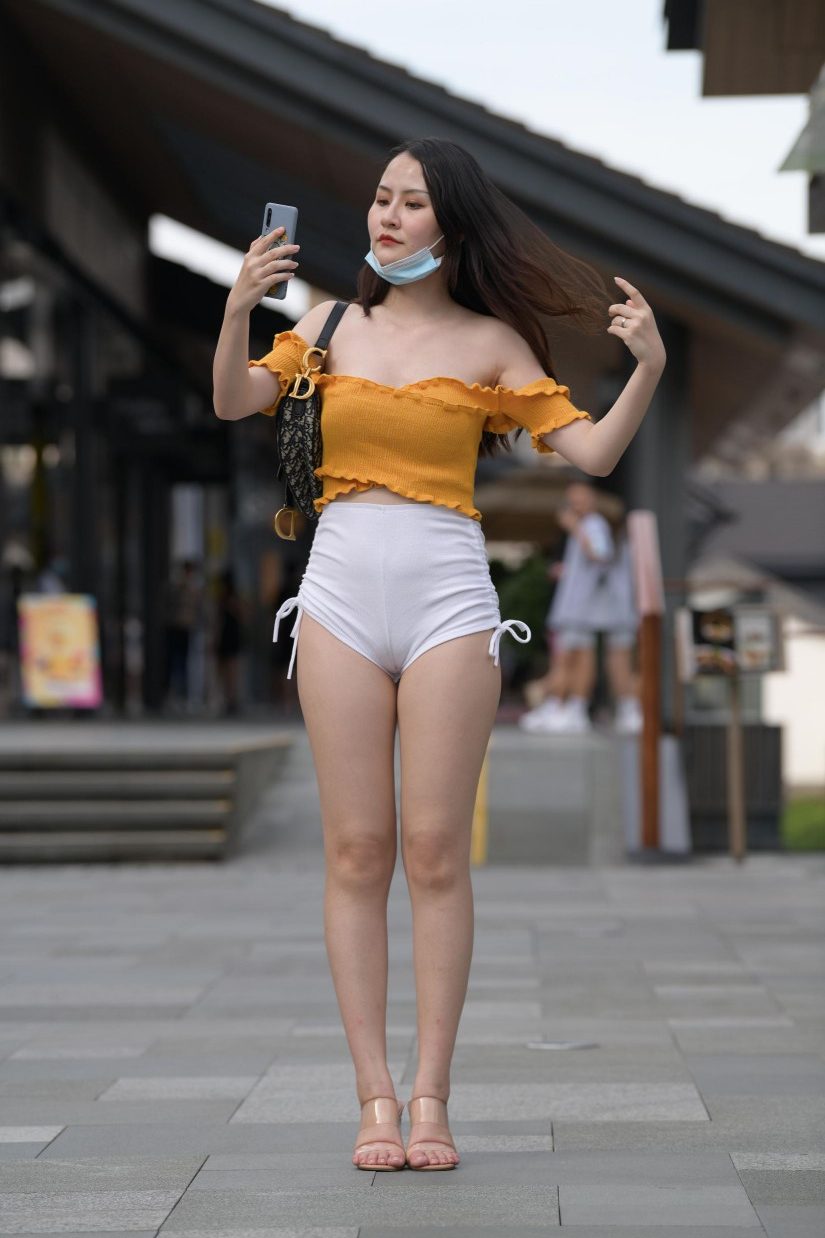 图片[1]-高腰白色短裤的漂亮女孩【767P】00065-影集库