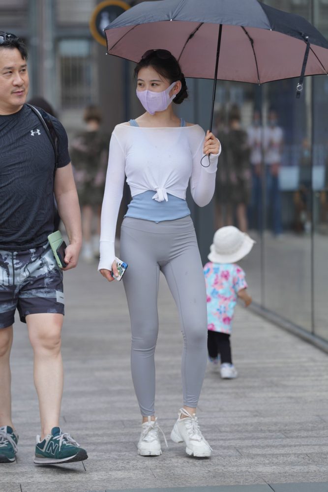 街拍逛街的瑜伽裤小女人  J2874 36P-469MB-影集库