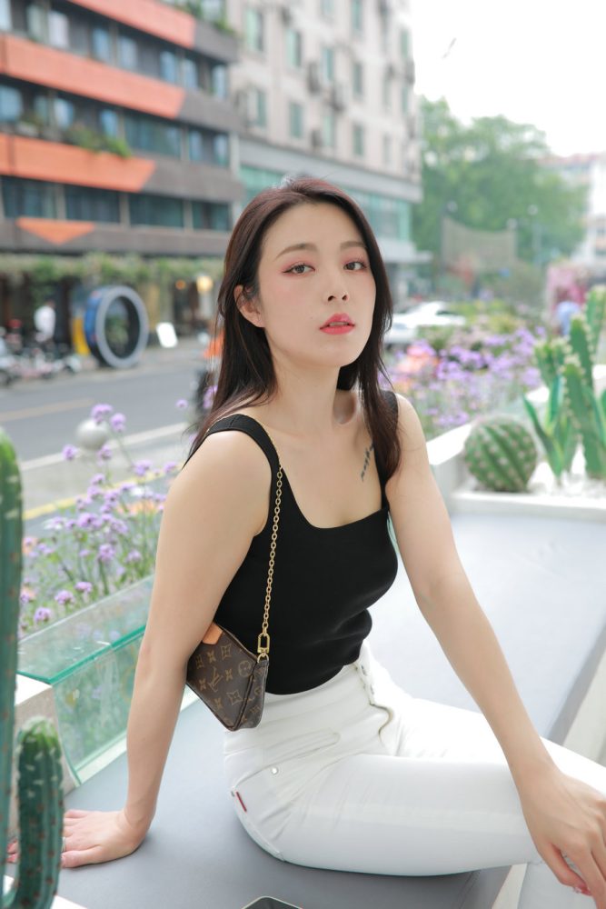 非常漂亮的白色紧身裤女孩J2055 895P2V-24.5GB-影集库