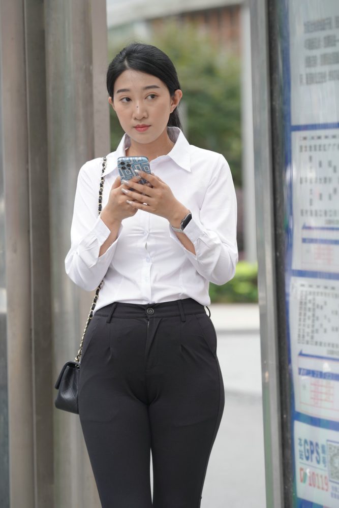 图片[3]-等公交的制服女人J2130 976P2V-29.5GB-影集库