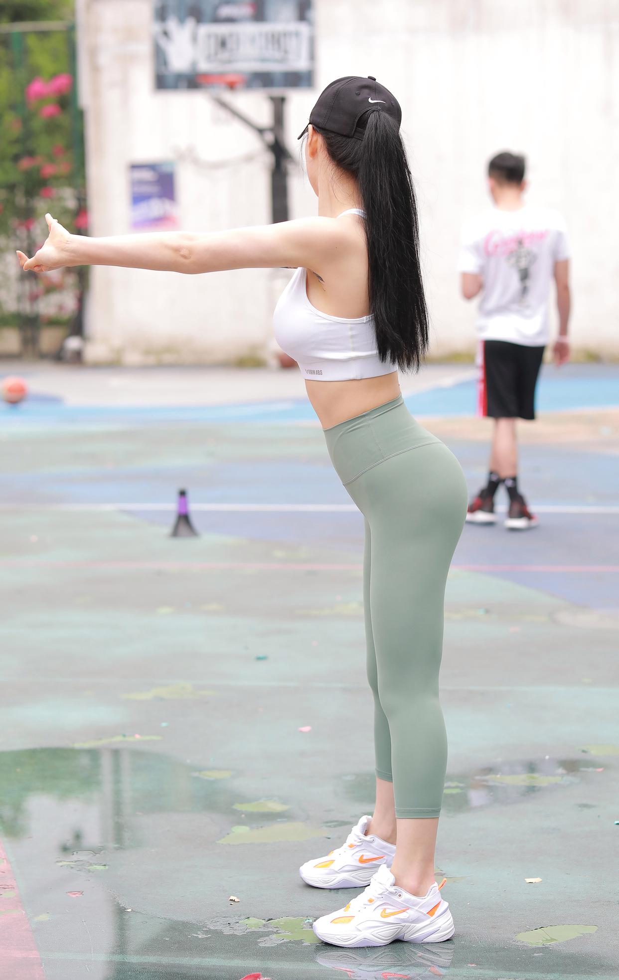 图片[1]-打扮很休闲的瑜伽裤女孩 J1600 415P3V-10.4GB-影集库