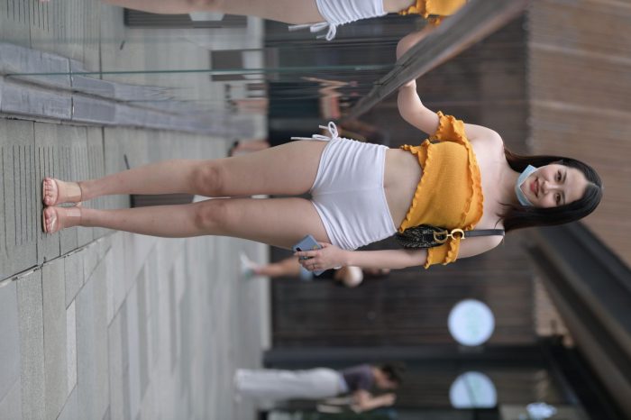 高腰白色短裤的漂亮女孩【767P】00065-影集库
