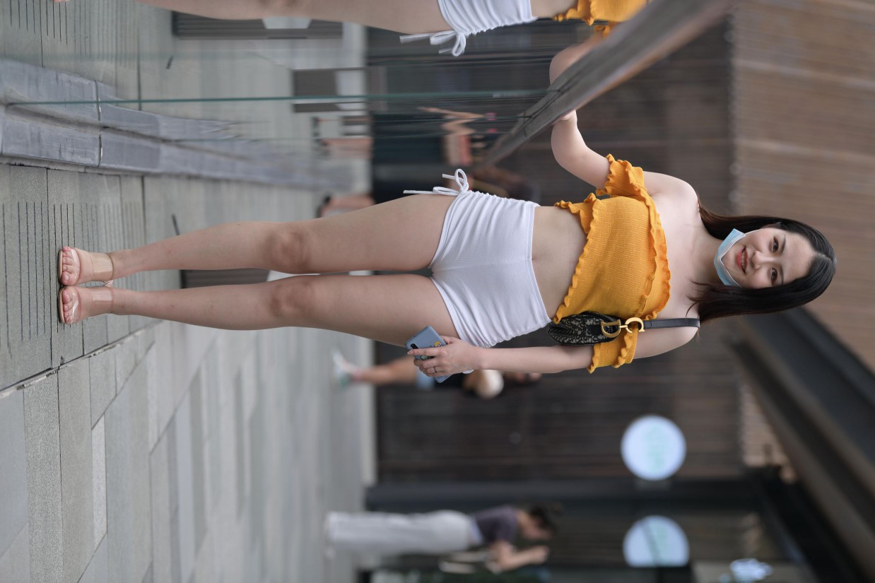 图片[2]-高腰白色短裤的漂亮女孩【767P】00065-影集库