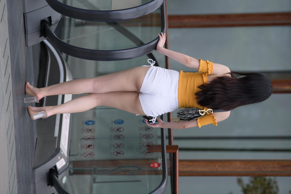 图片[3]-高腰白色短裤的漂亮女孩【767P】00065-影集库