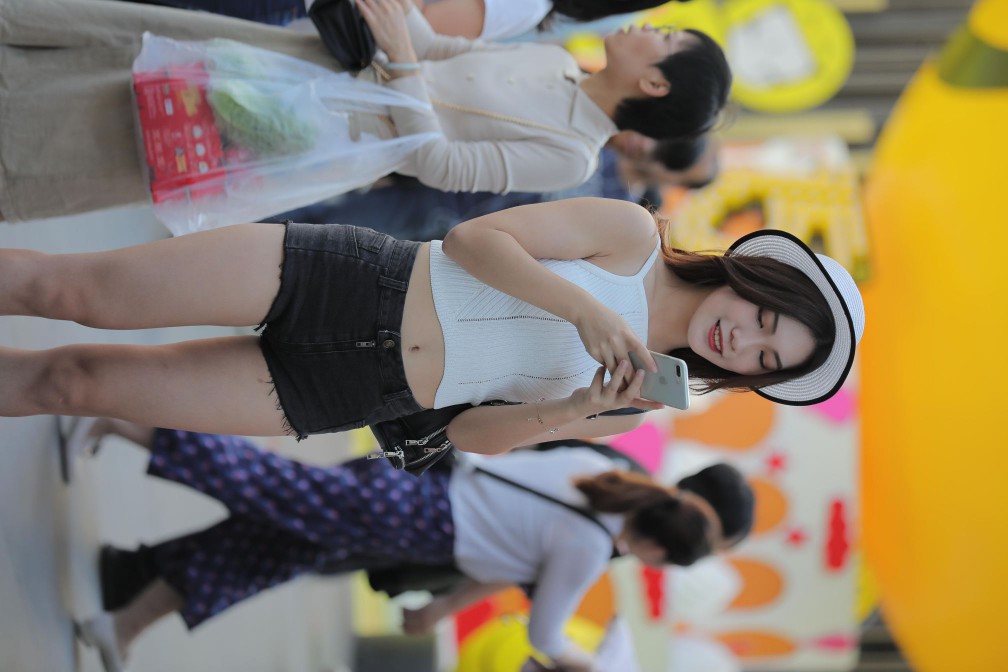 图片[2]-非常时尚阳光的牛仔热裤女孩【808P】00064-影集库