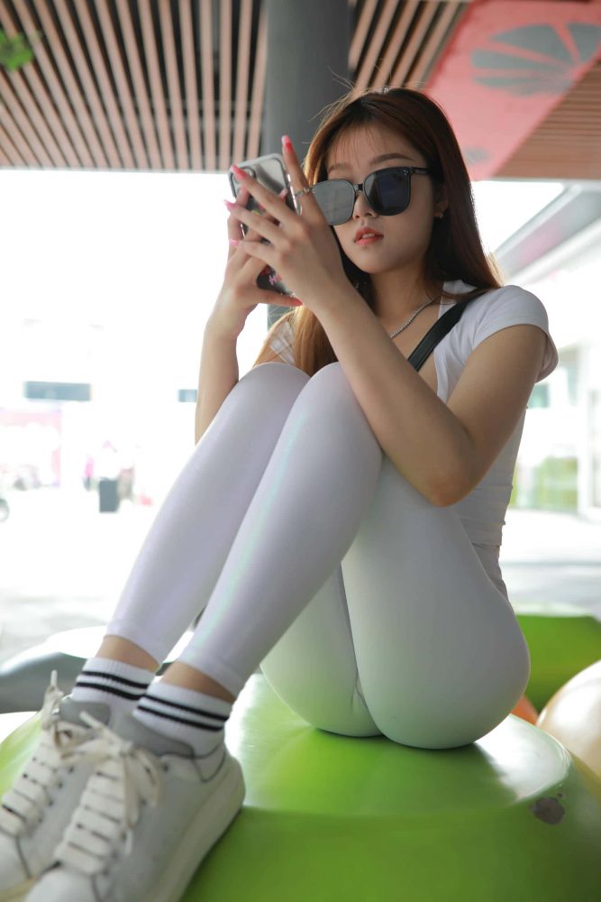 看上去拽拽的瑜伽裤女孩【425P】J1695-影集库