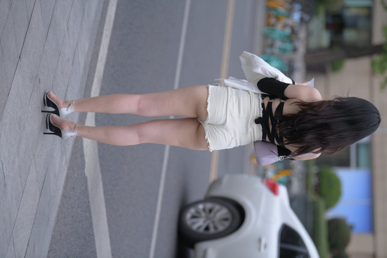 图片[2]-长发飘飘的白色热裤美丽女孩【49P】00029-影集库