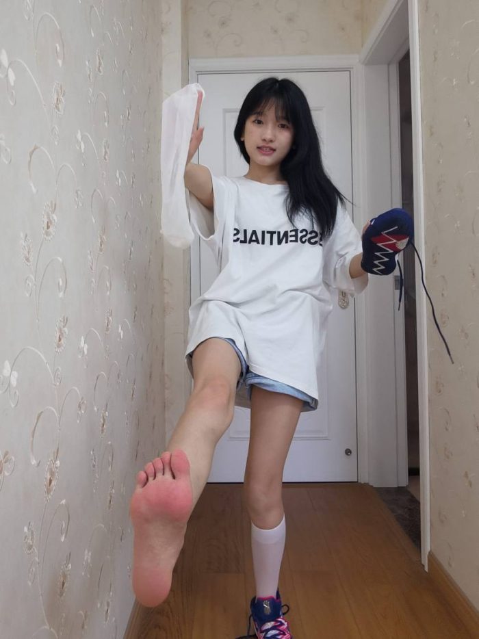 调皮的白袜女孩【149P】20017-影集库