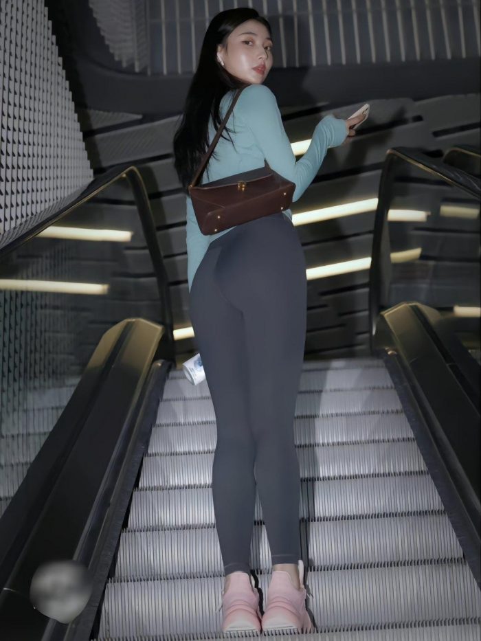 晚上逛商场的瑜伽裤漂亮女孩J2244 225P2V-15.1GB-影集库