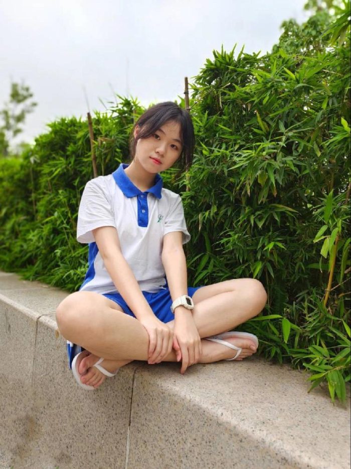 穿校服非常清纯的小姑娘【49P】20003-影集库