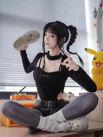 图片[10]-牛仔热裤+灰丝姑娘玩自拍-影集库