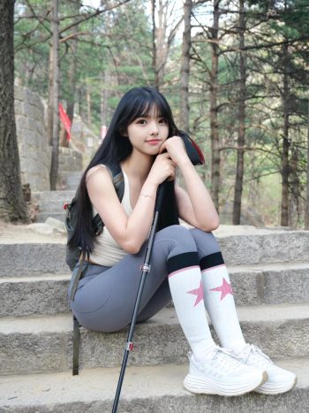 图片[1]-爱爬山的瑜伽裤MM，太甜美了！~-影集库
