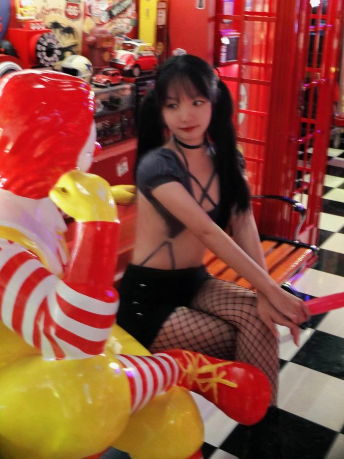 网格丝袜的清纯双马尾小姑娘-影集库