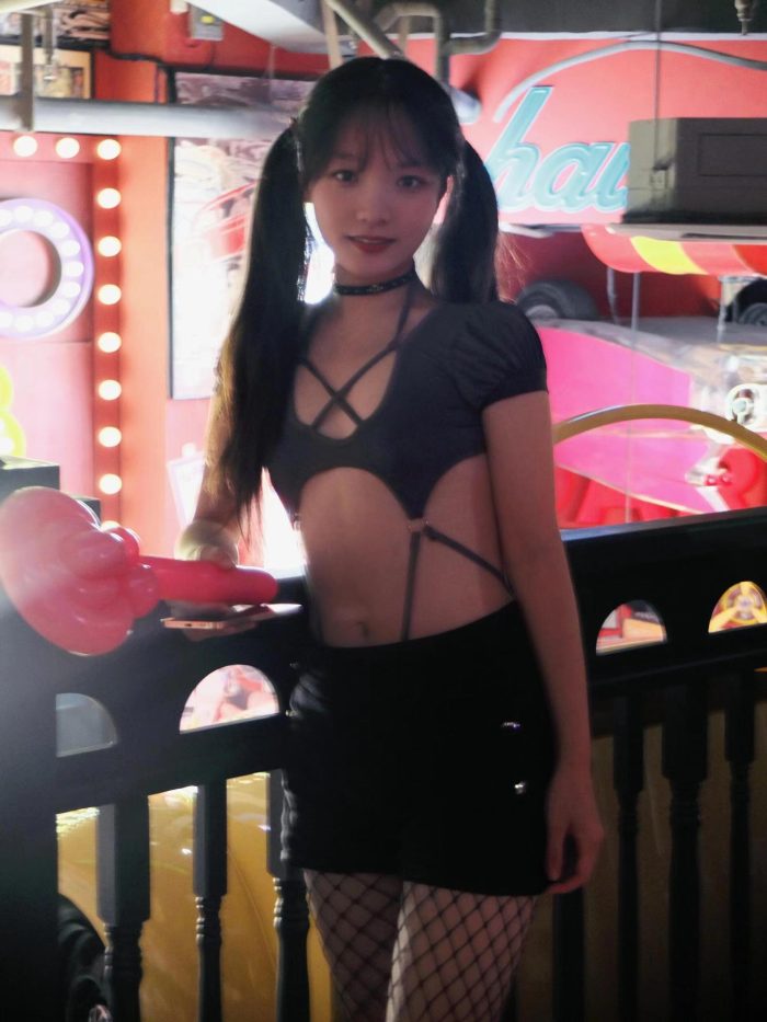 网格丝袜的清纯双马尾小姑娘-影集库