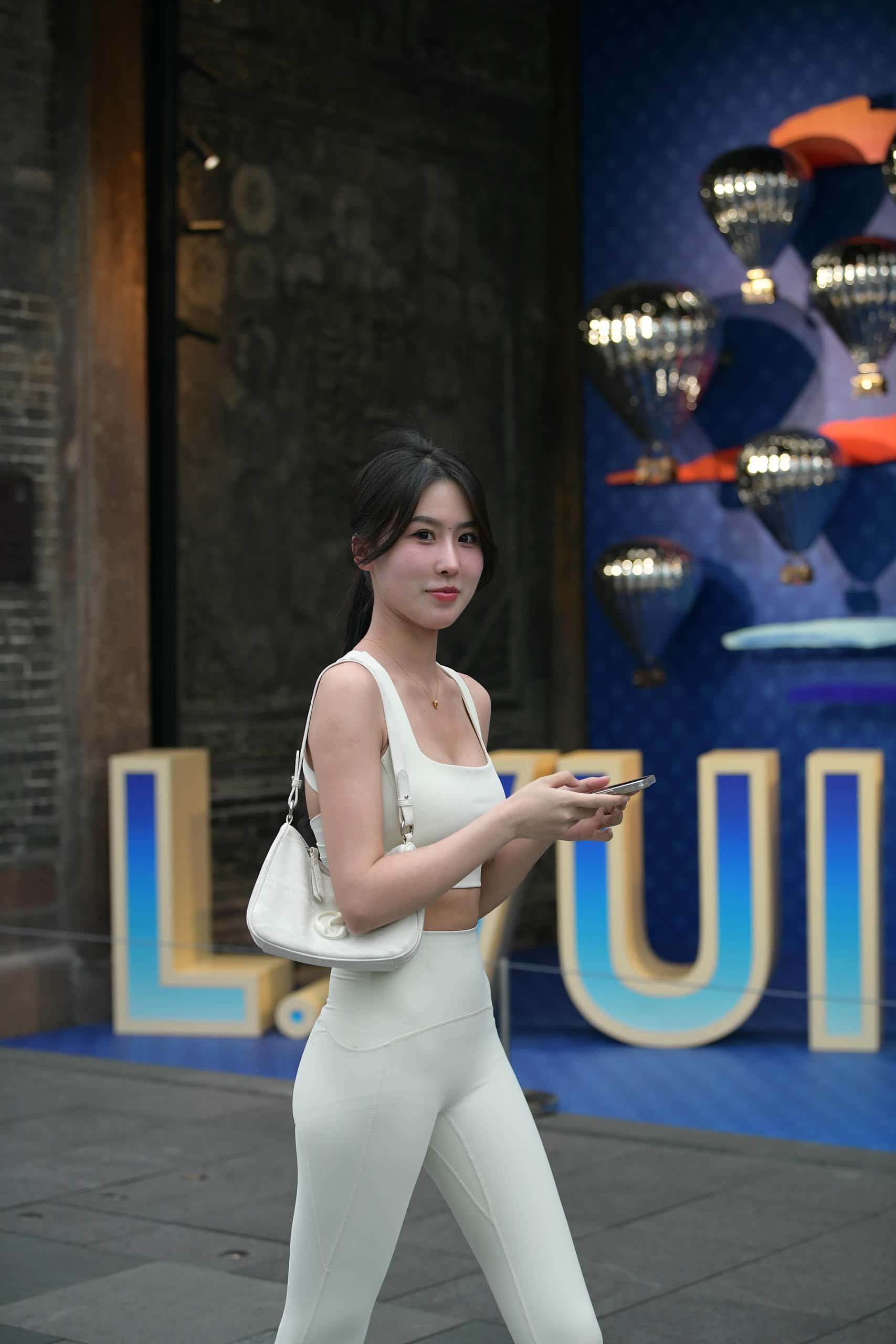 图片[2]-白色瑜伽裤女孩【212P】J8076-影集库
