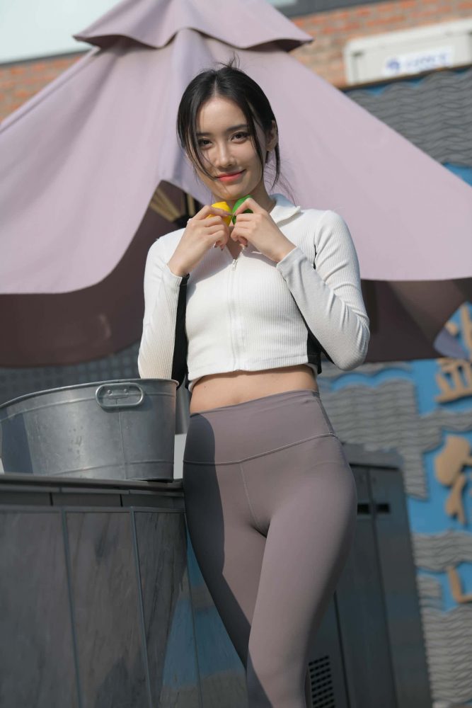 又飒又美的紫色瑜伽裤姑娘【701P】J8165-影集库