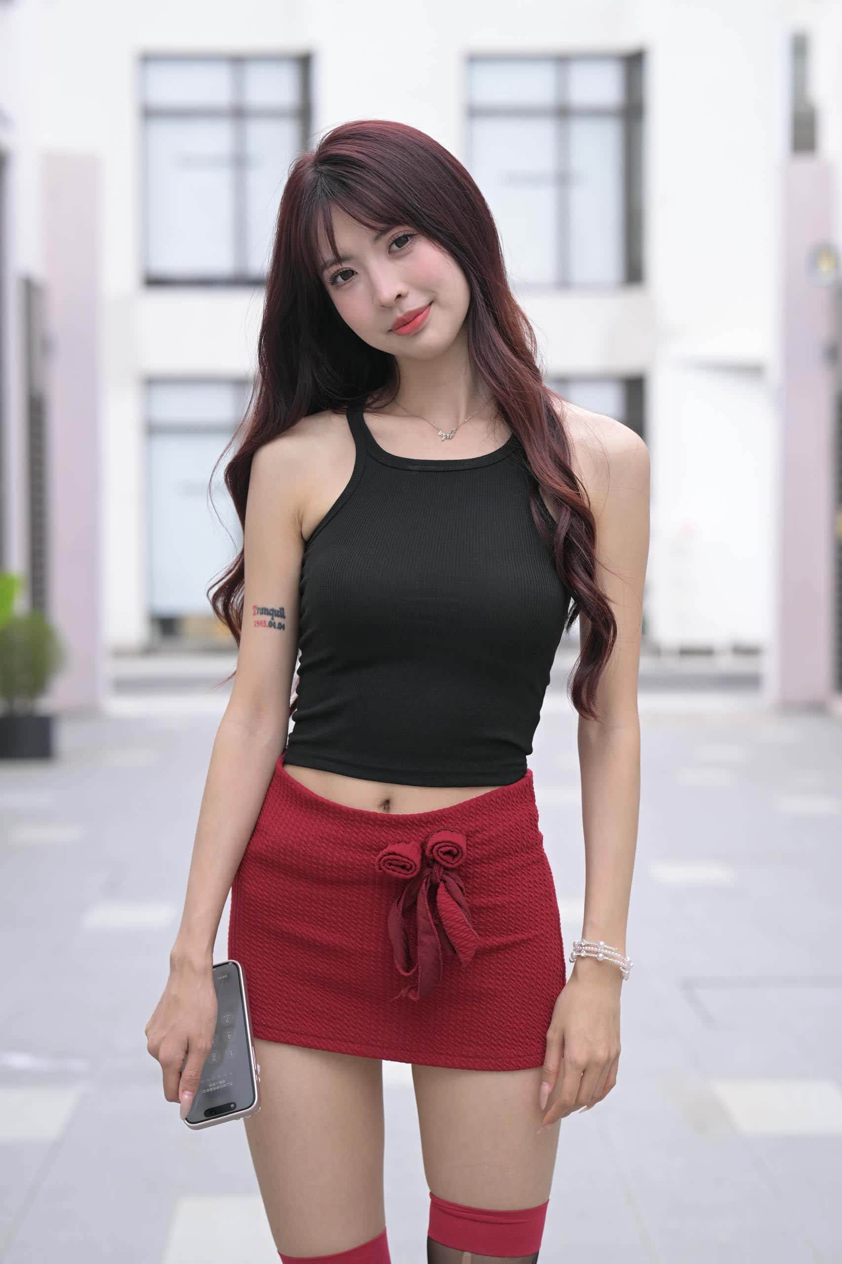 图片[5]-穿红色短裙黑丝的软甜少女【870P】J8145-影集库
