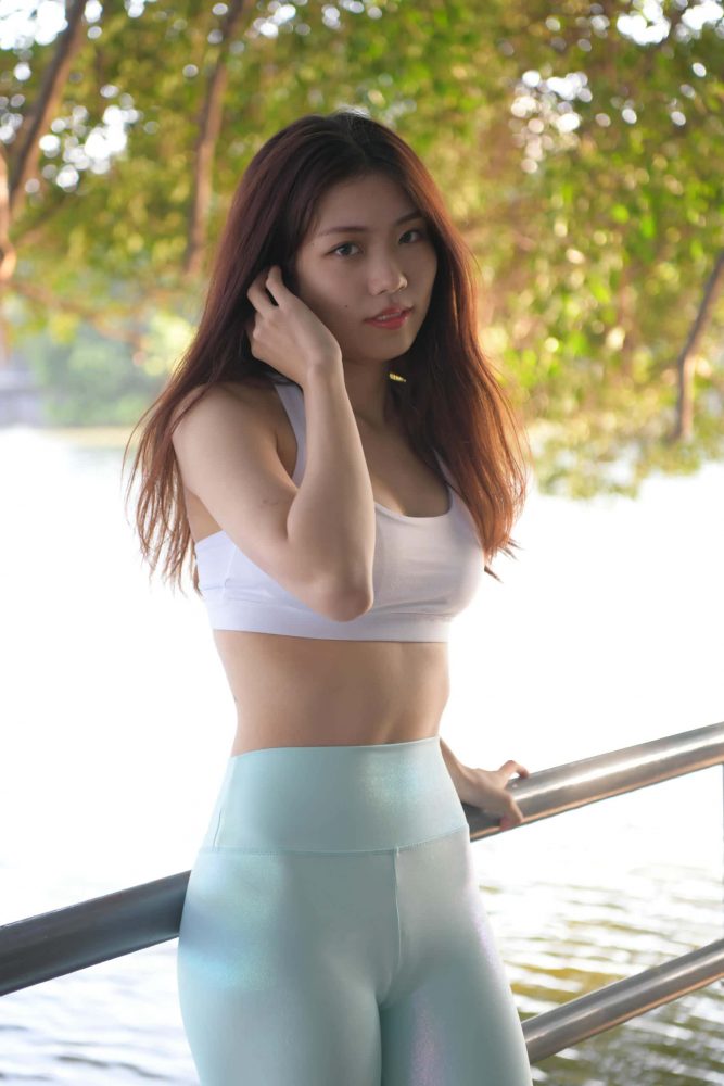 户外玩耍的瑜伽裤小姐姐【467P】J1419-影集库