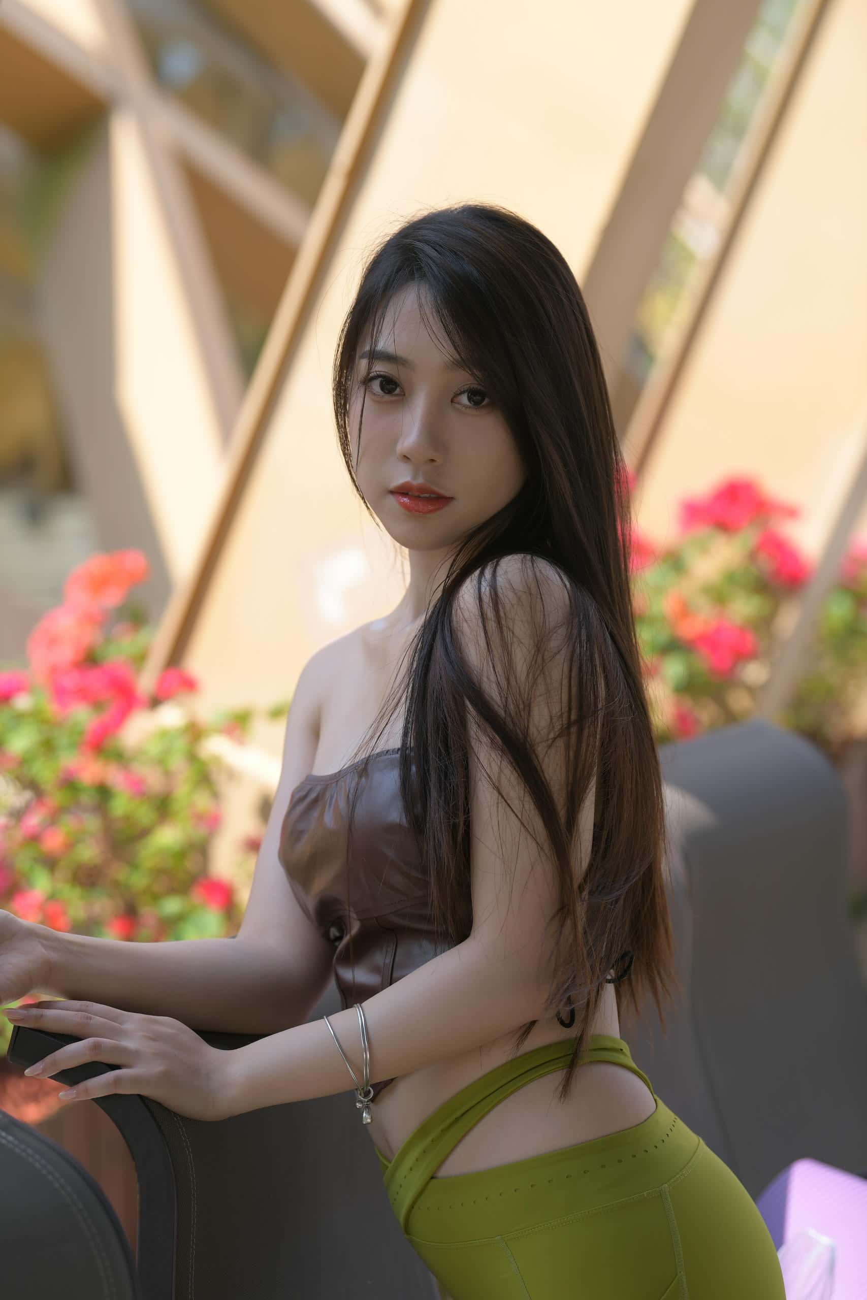 图片[2]-穿绿色瑜伽裤的女孩【669P】P213-影集库